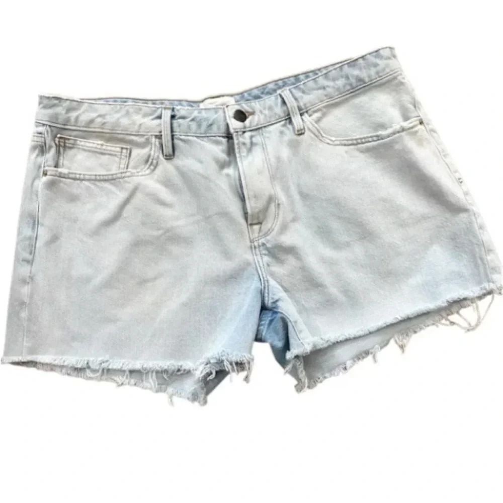 Frame Women's Le Grand Garcon Shorts Light Wash Denim with Raw Hem Size 32 GUC